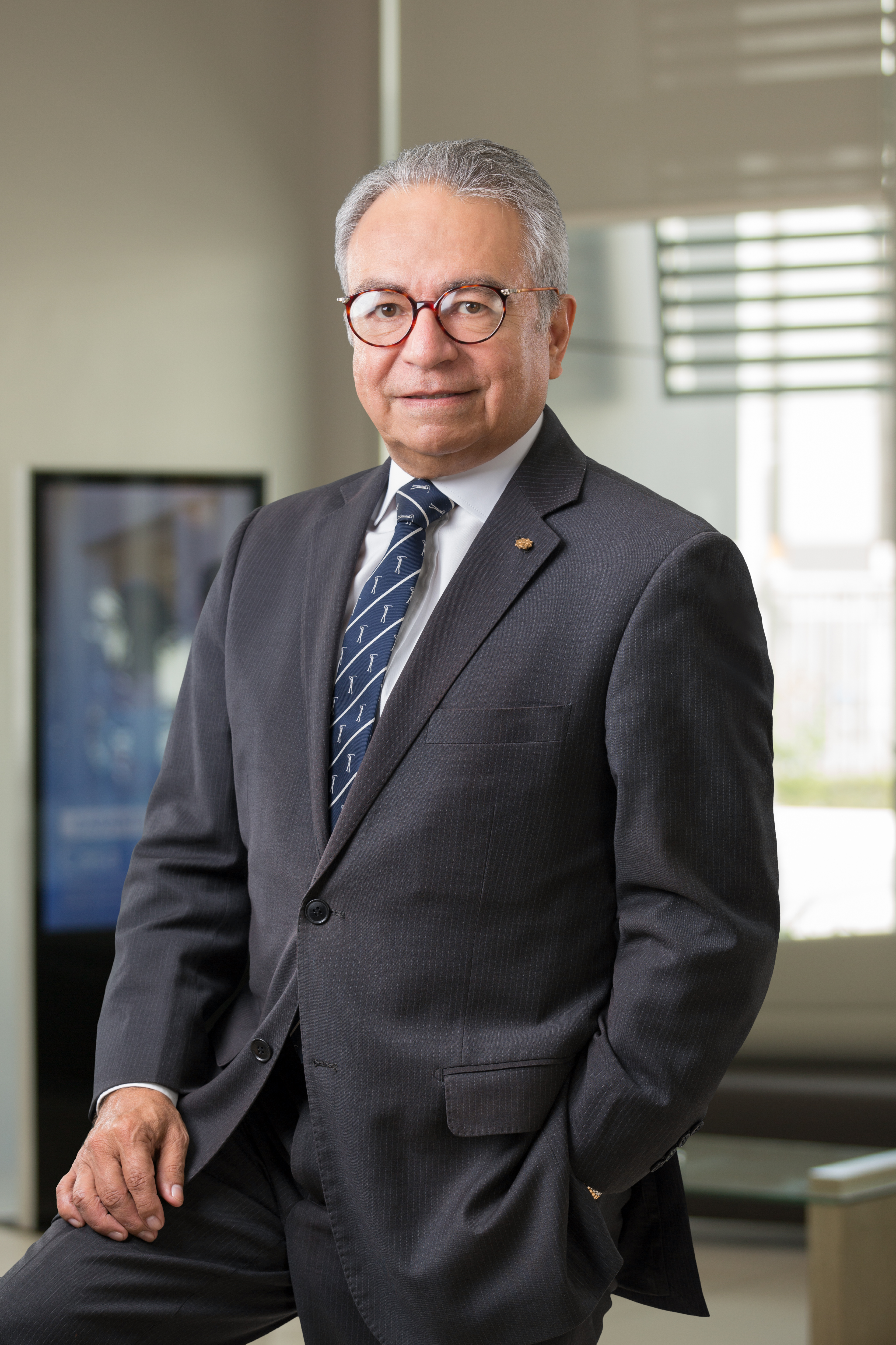 Julio Bustamante Presidente Miembro Con Voto